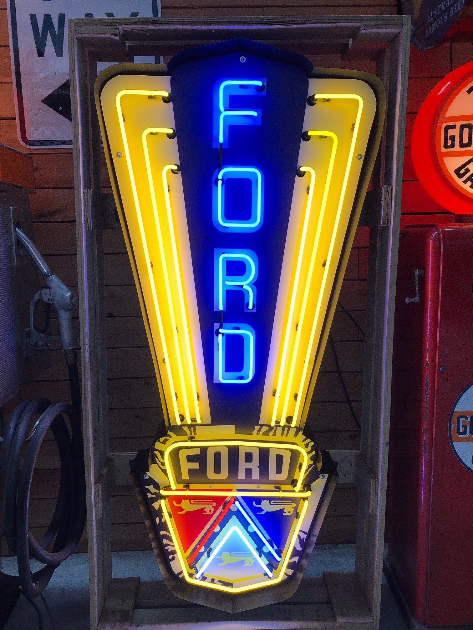 Ford neon sign with the emblem of the 50s size 153 cm