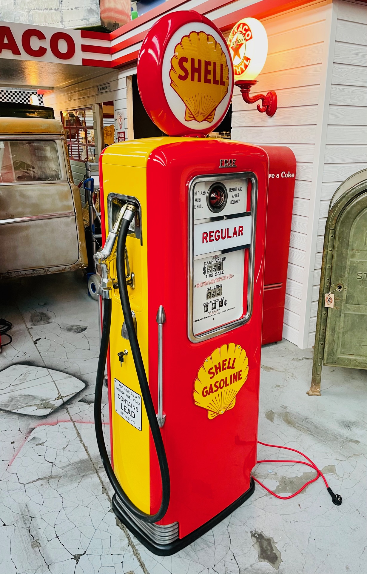 Shell Erie model 991 restored gas pump from 1947