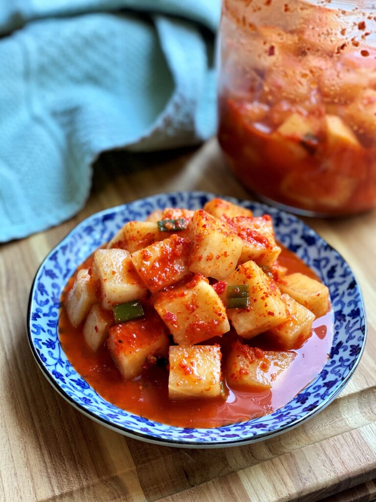 Kkakdugi (Radish Kimchi)