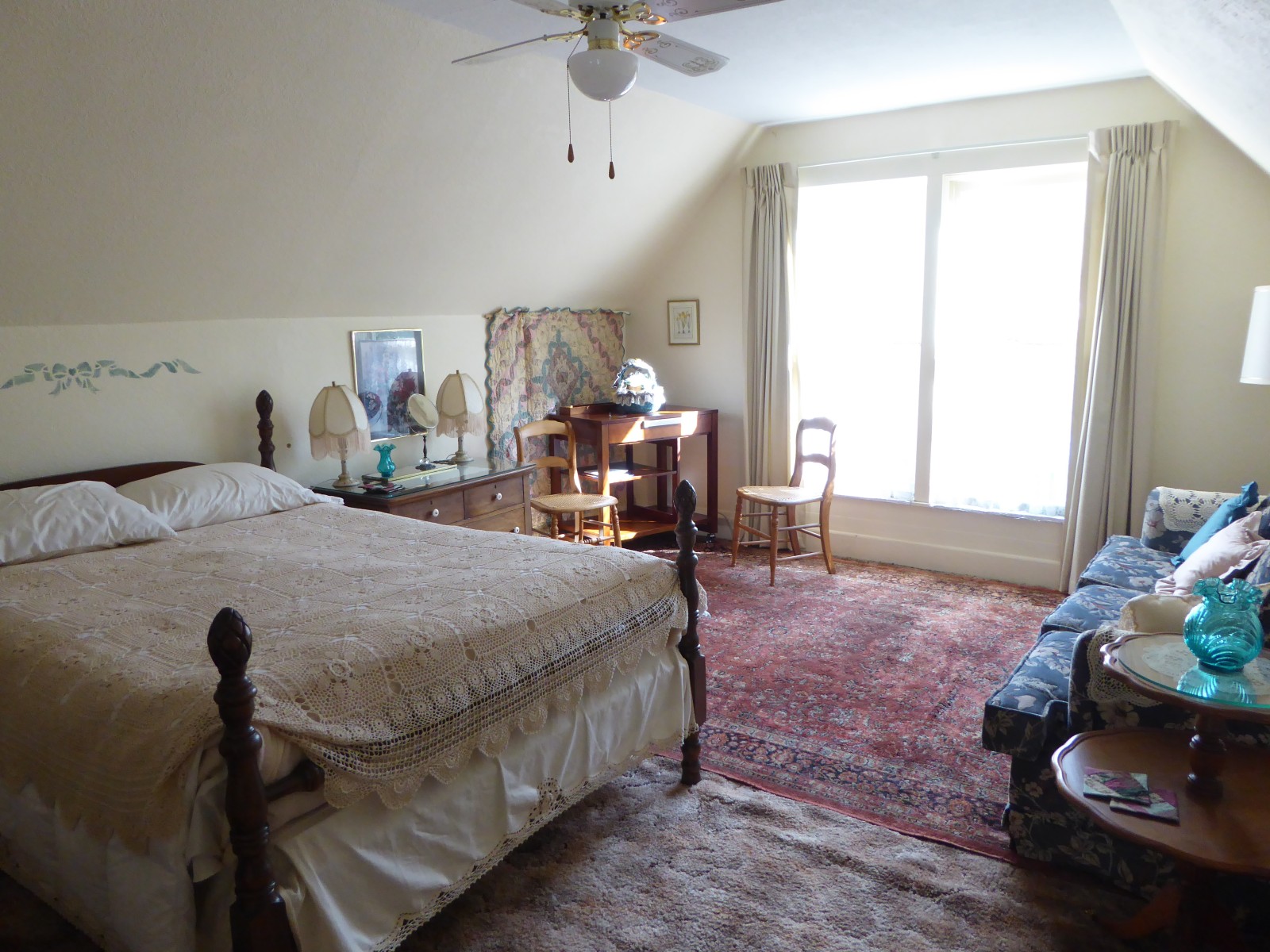 Bowman House on Corner Lot with Apartment over Garage 1469 Reese St