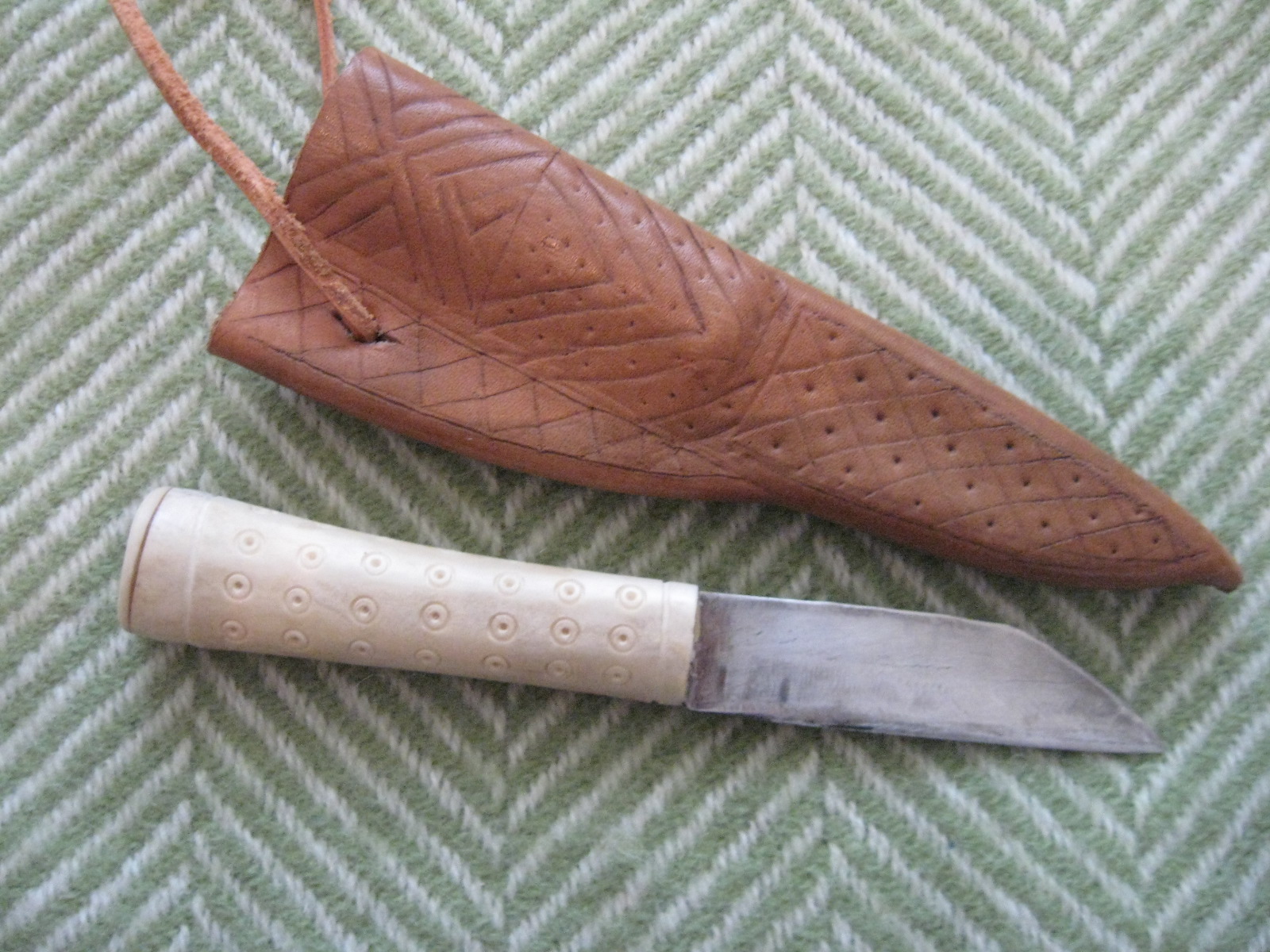 Knives and scabbards Toki Medieval
