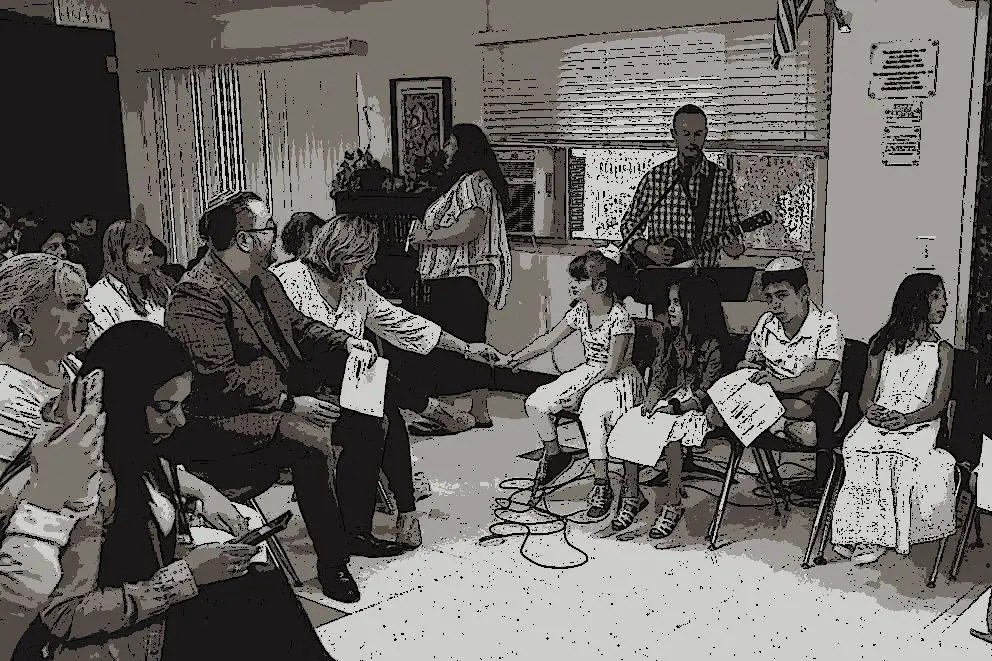 Is it possible for a superclass to interact with a subclass?