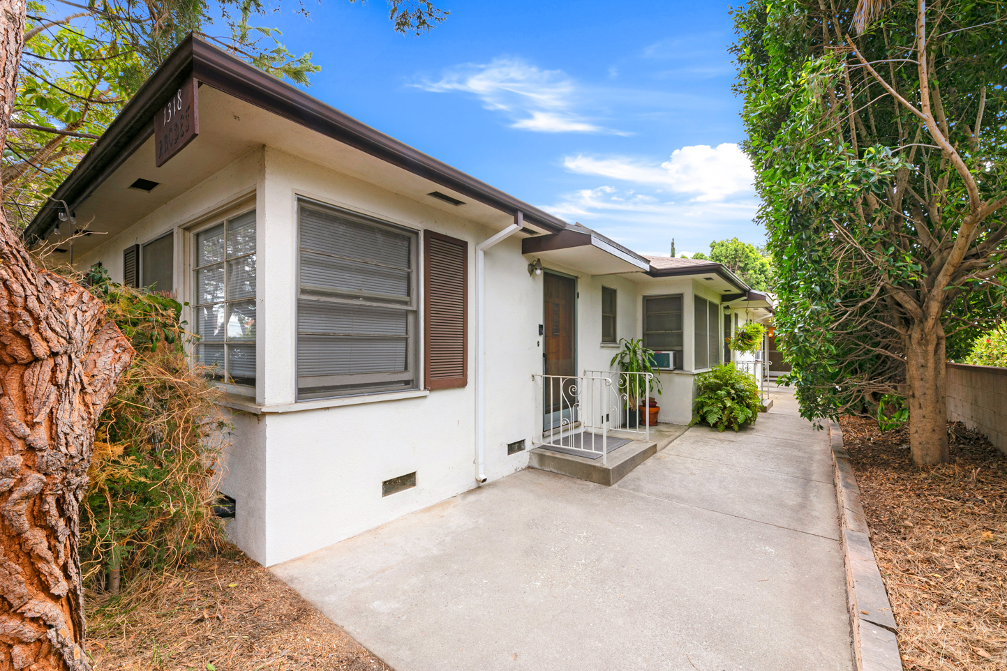 Stepp Commercial Completes 2.325 Million Sale of a SixUnit Bungalow