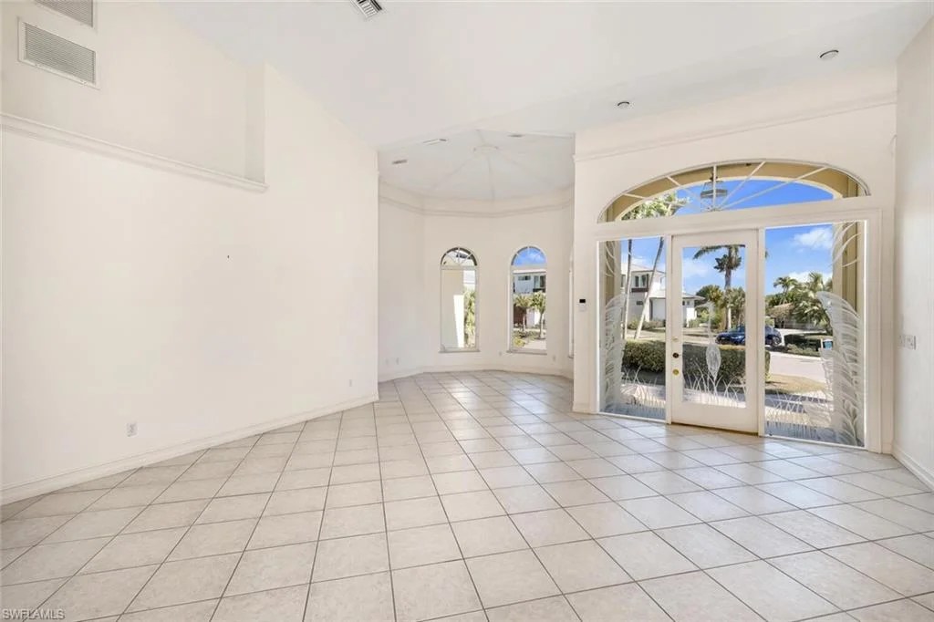 Naples FL Canal & Waterfront Homes Boating Communit