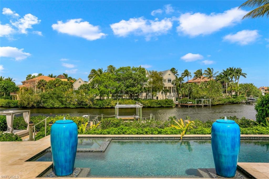 Naples FL Canal & Waterfront Homes Boating Communit