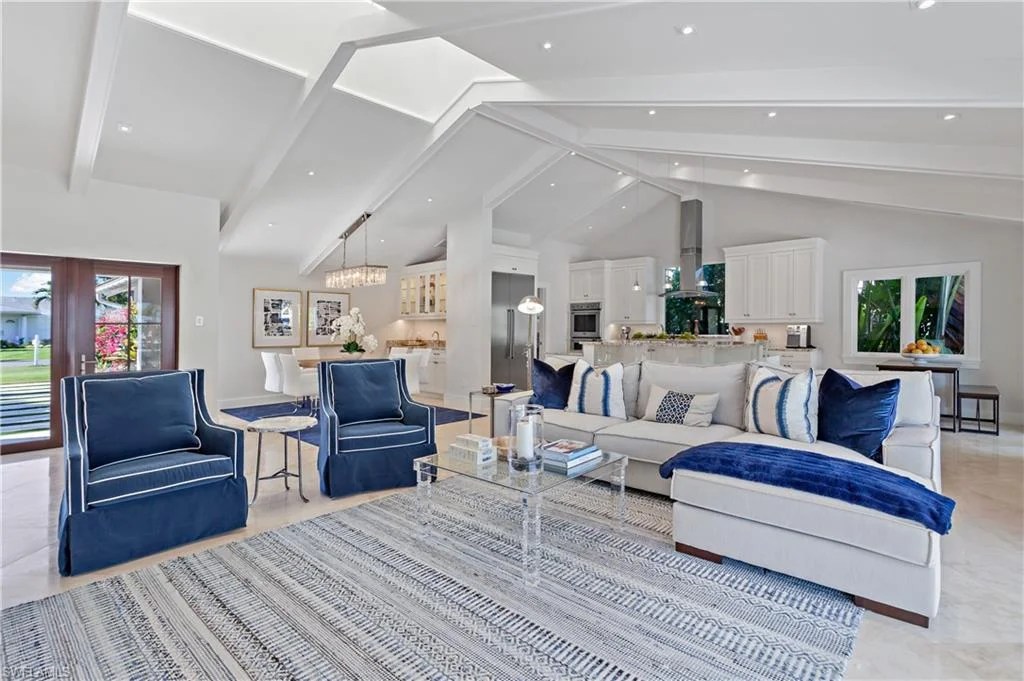 Naples, FL Canal & Waterfront Homes Boating Communities Steps to the Beach