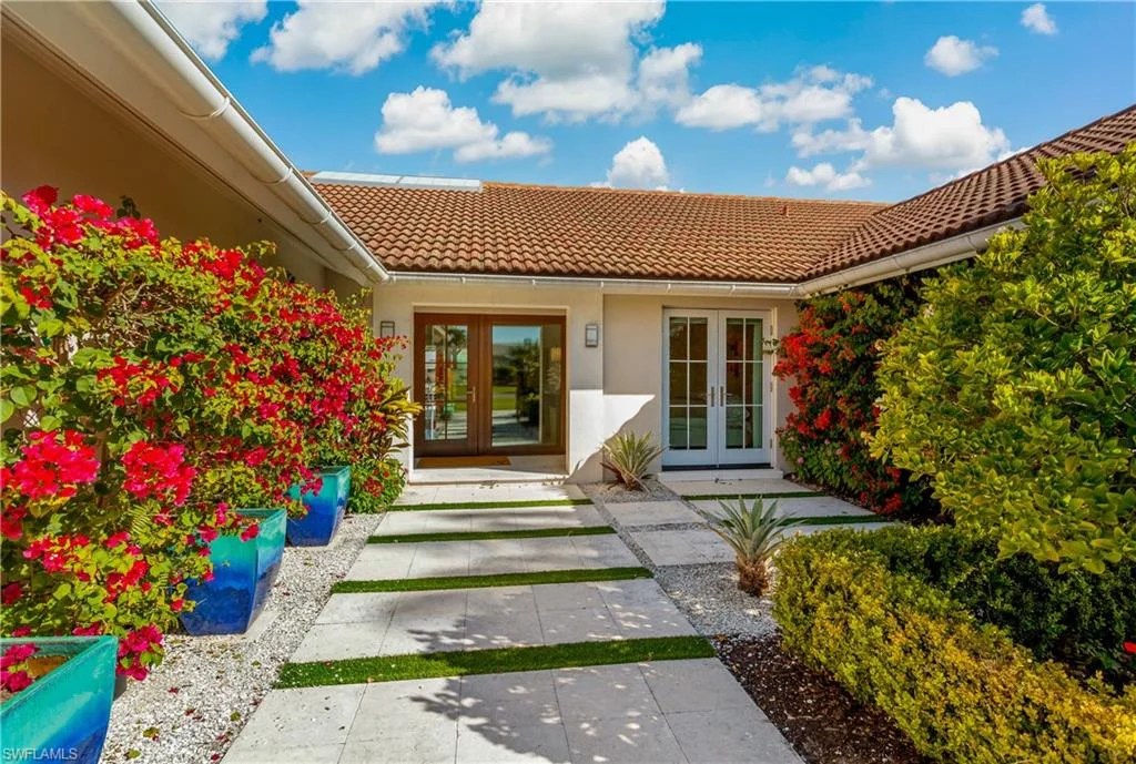 Naples, FL Canal & Waterfront Homes Boating Communities Steps to