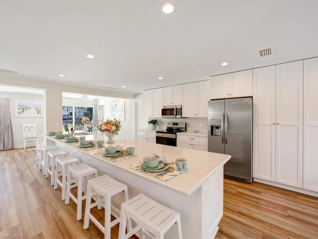 Naples, FL Canal & Waterfront Homes Boating Communities Steps to the Beach