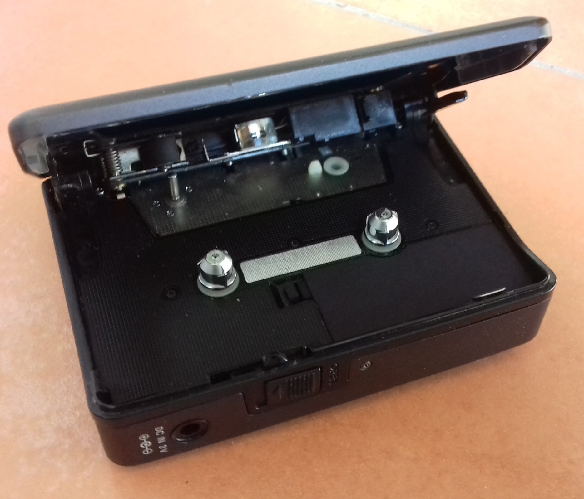 Sony Walkman DD Battery door replacement available Page 2