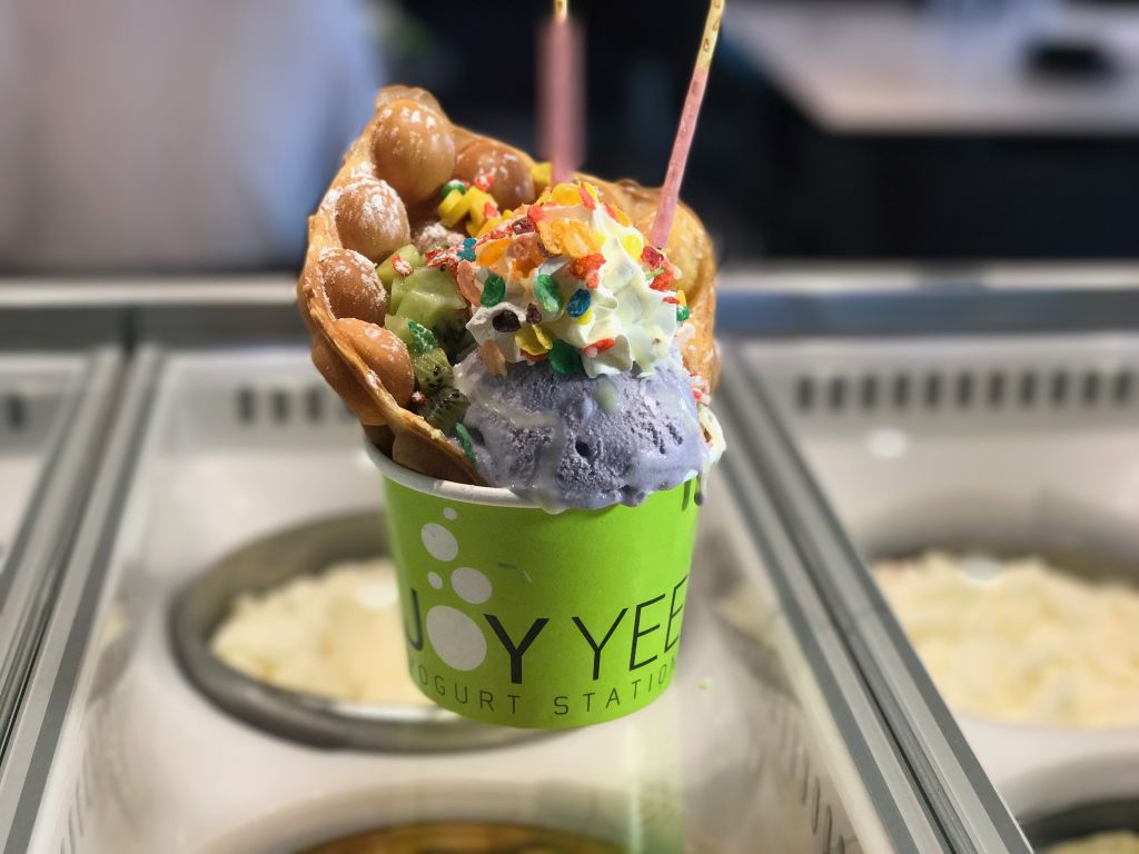 Chinatown Cafe Offers "Bubble Waffles"