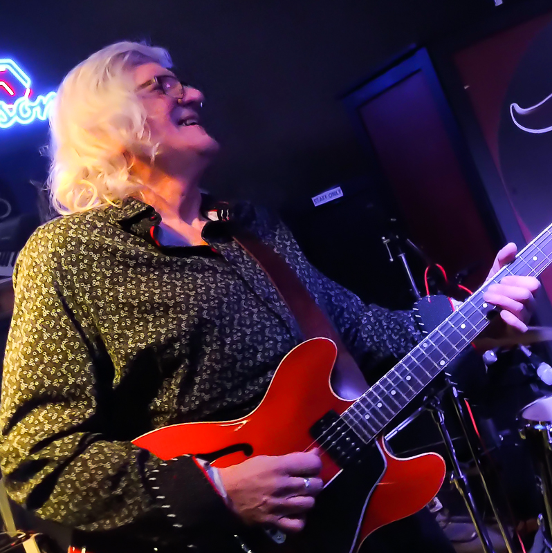 Steve Rowe Blues Guitar Slinger