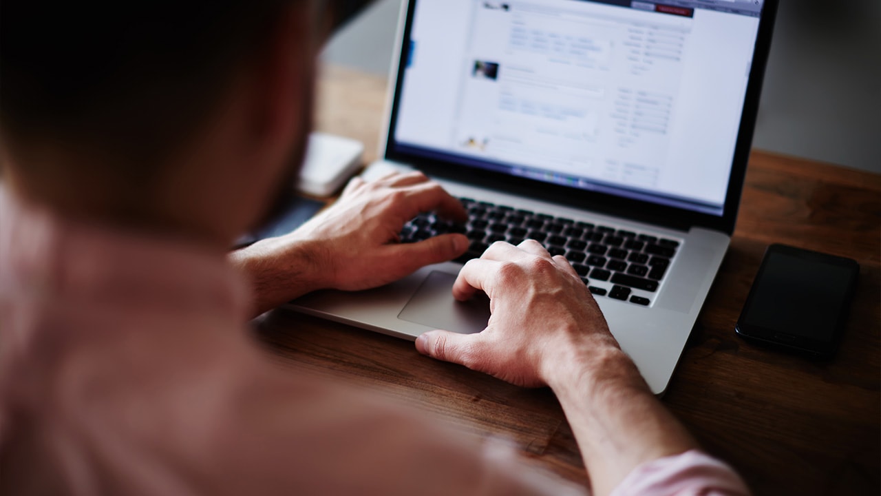 How to Scroll on Your MacBook in 2024 (3 Super Easy Steps)