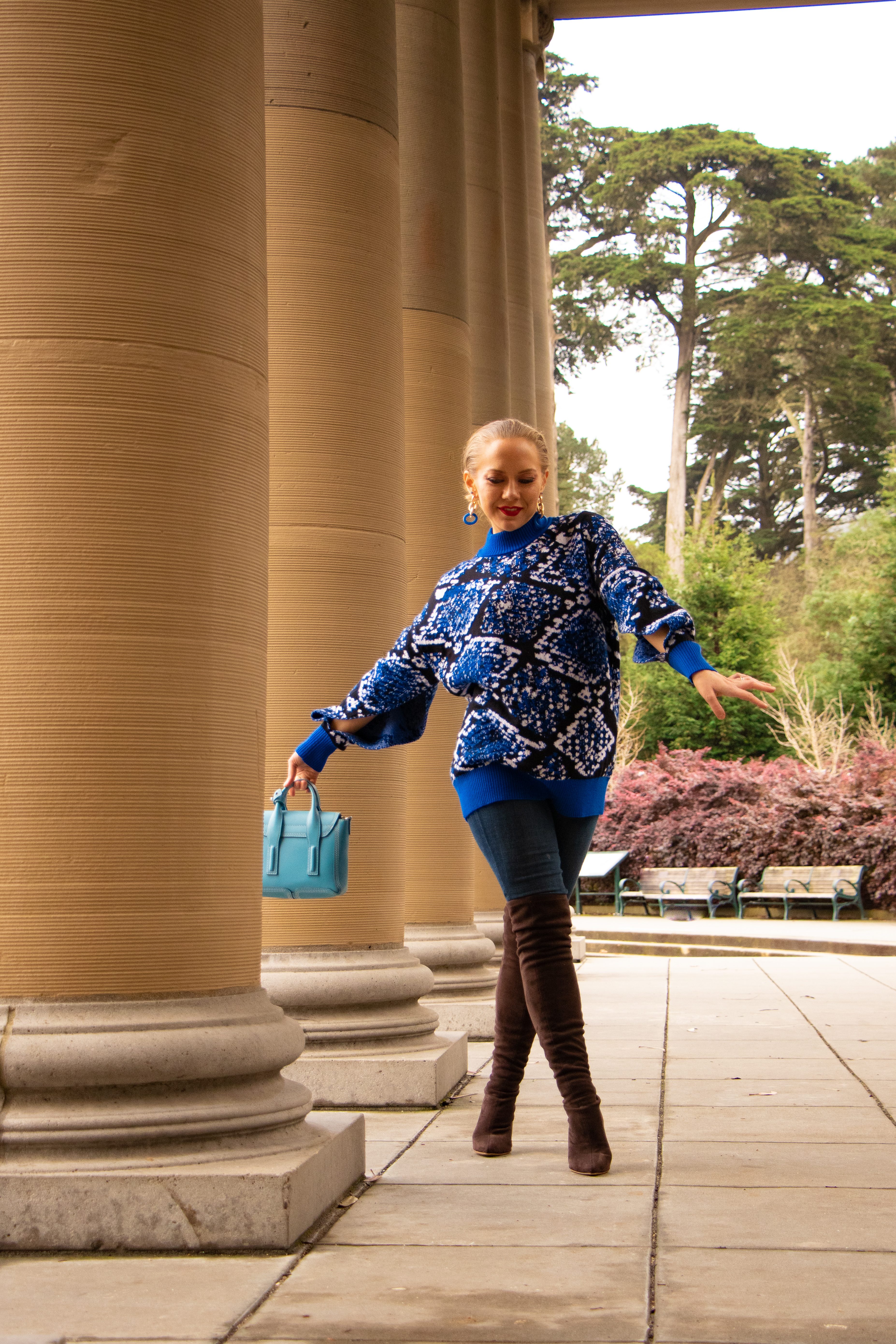 
how to wear an oversized sweater with over the knee boots -look of the day
