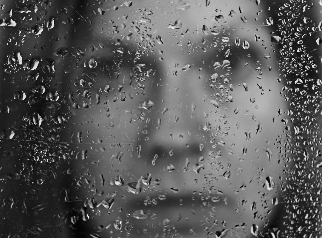 Плакал дождь и стучал по окошку. песня (Снежана Егорова) / Стихи.ру