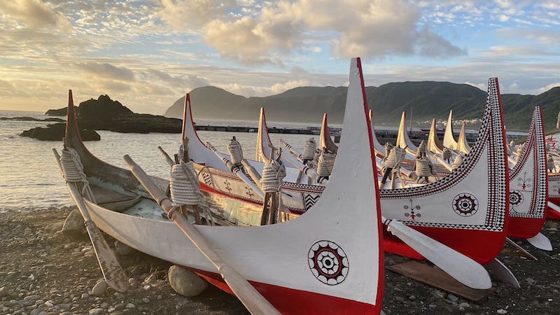 夏天去哪玩？蘭嶼抓飛魚、綠島玩浮潛、龜山島賞鯨豚