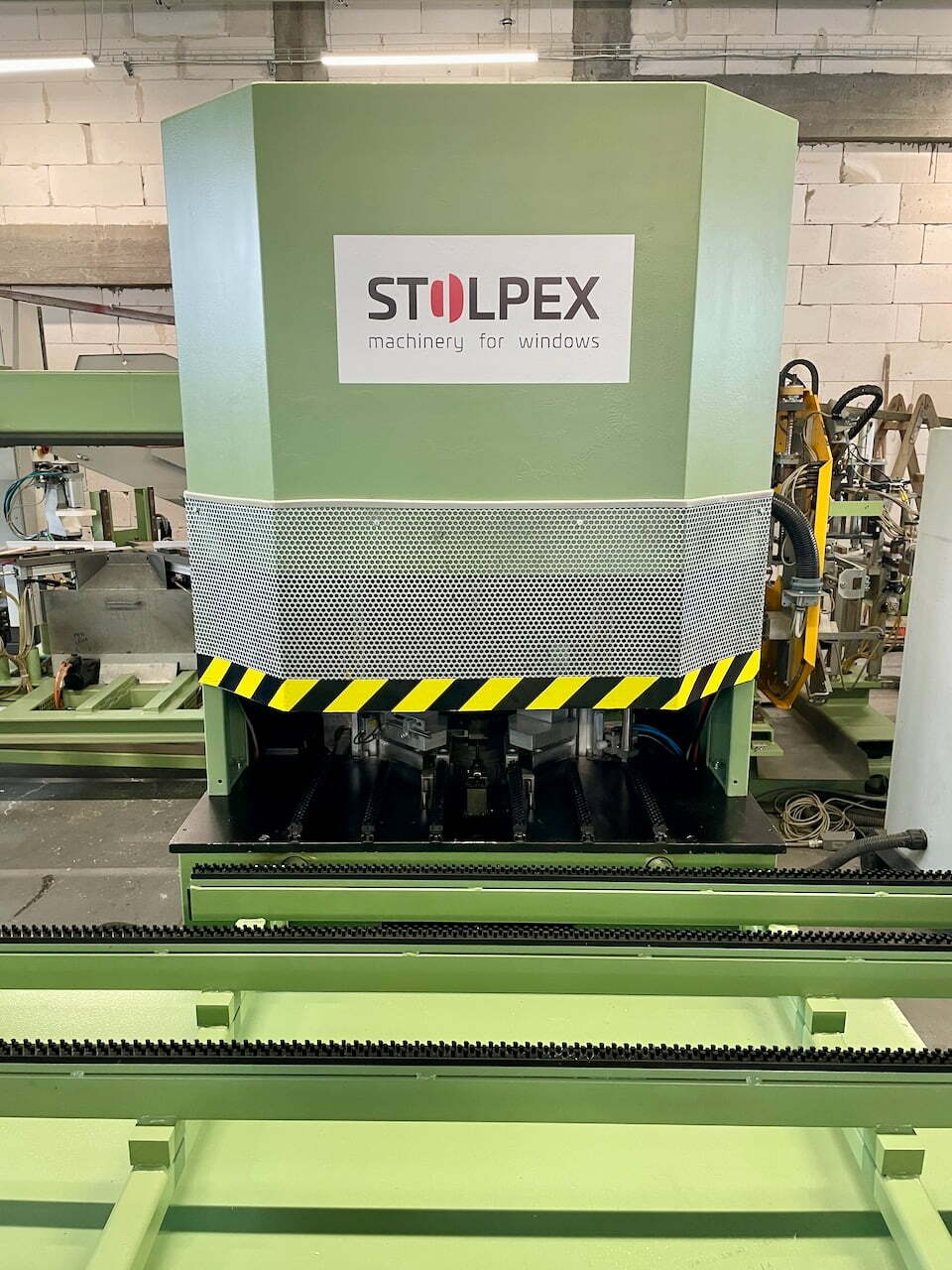 » Verputzautomat CNC URBAN SV 420 STOLPEX Maszyny do Produkcji Okien