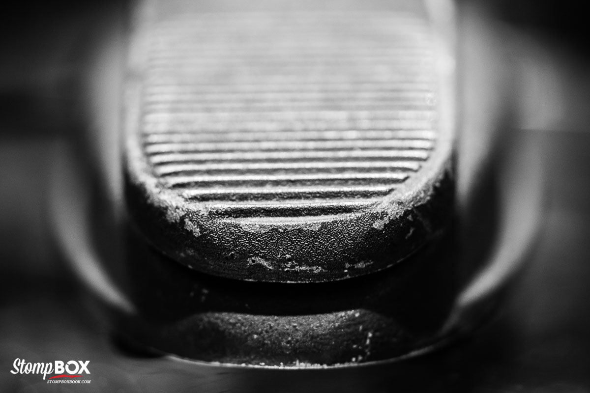 DeArmond Tremolo | History of the Guitar Pedal – Stompbox Book