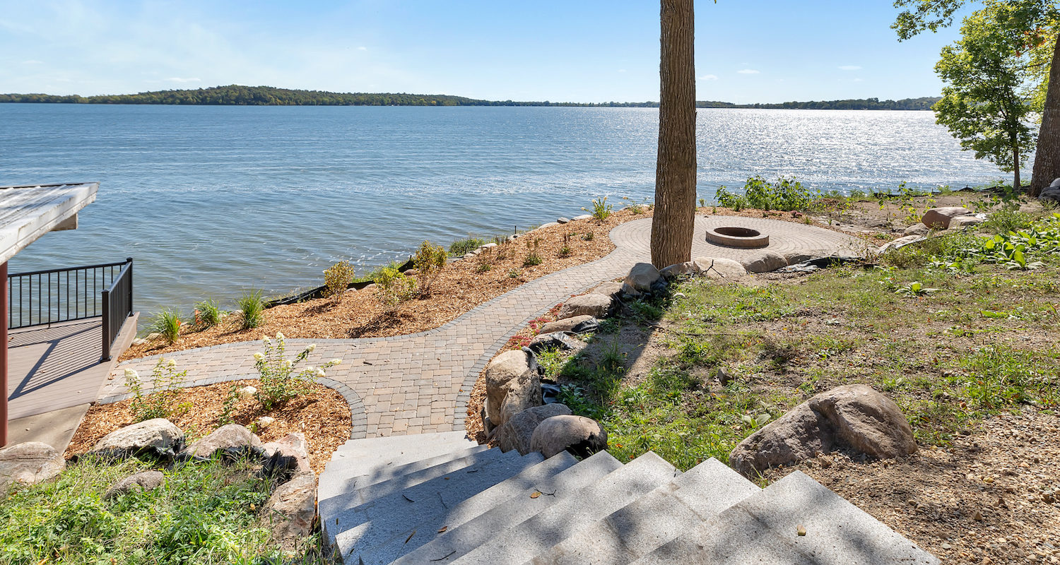 Stonegate on the Lake