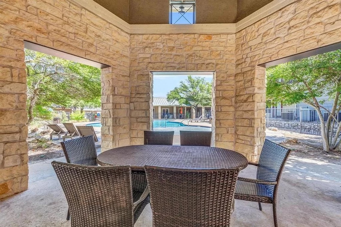 Stoneleigh Condominiums