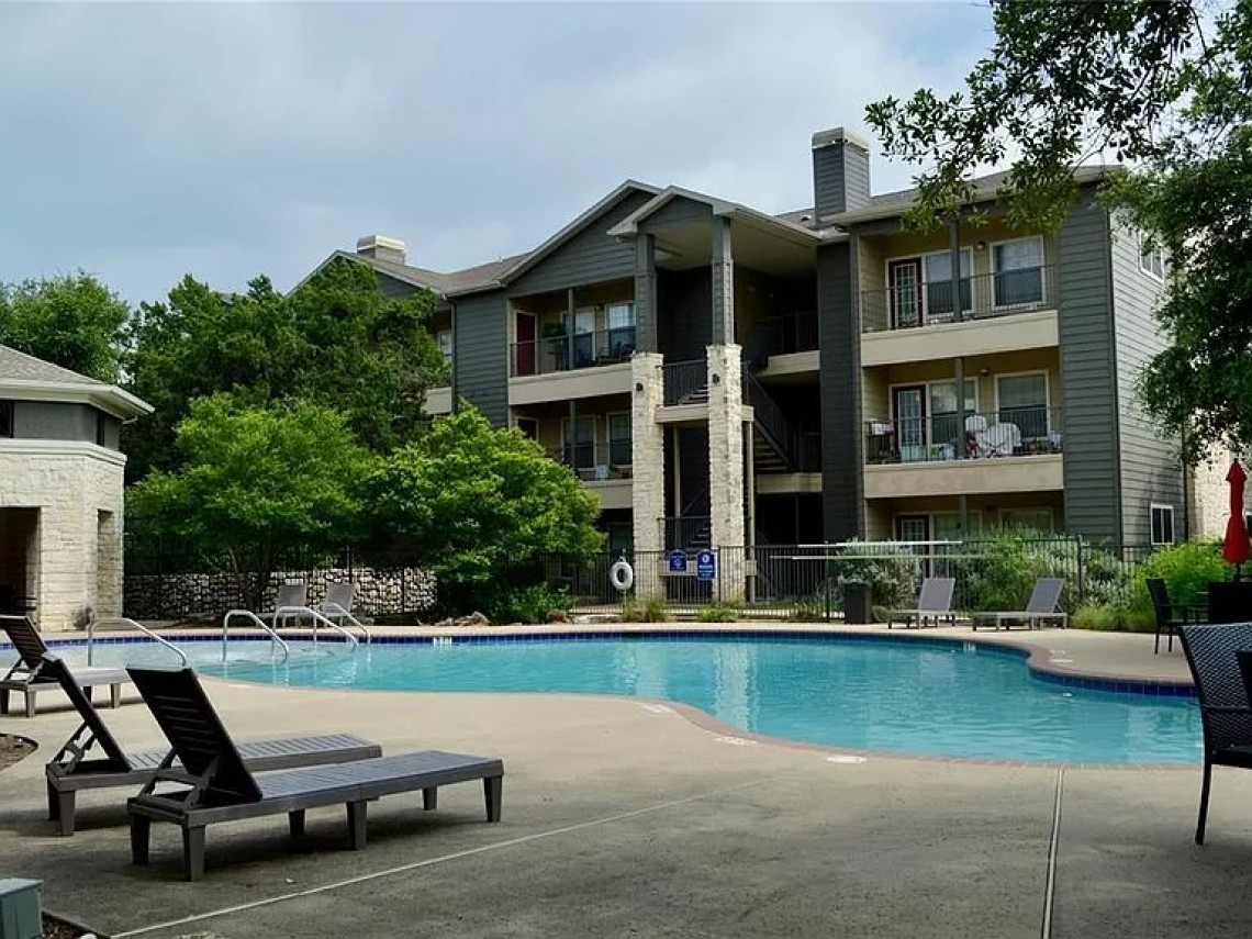 Stoneleigh Condominiums