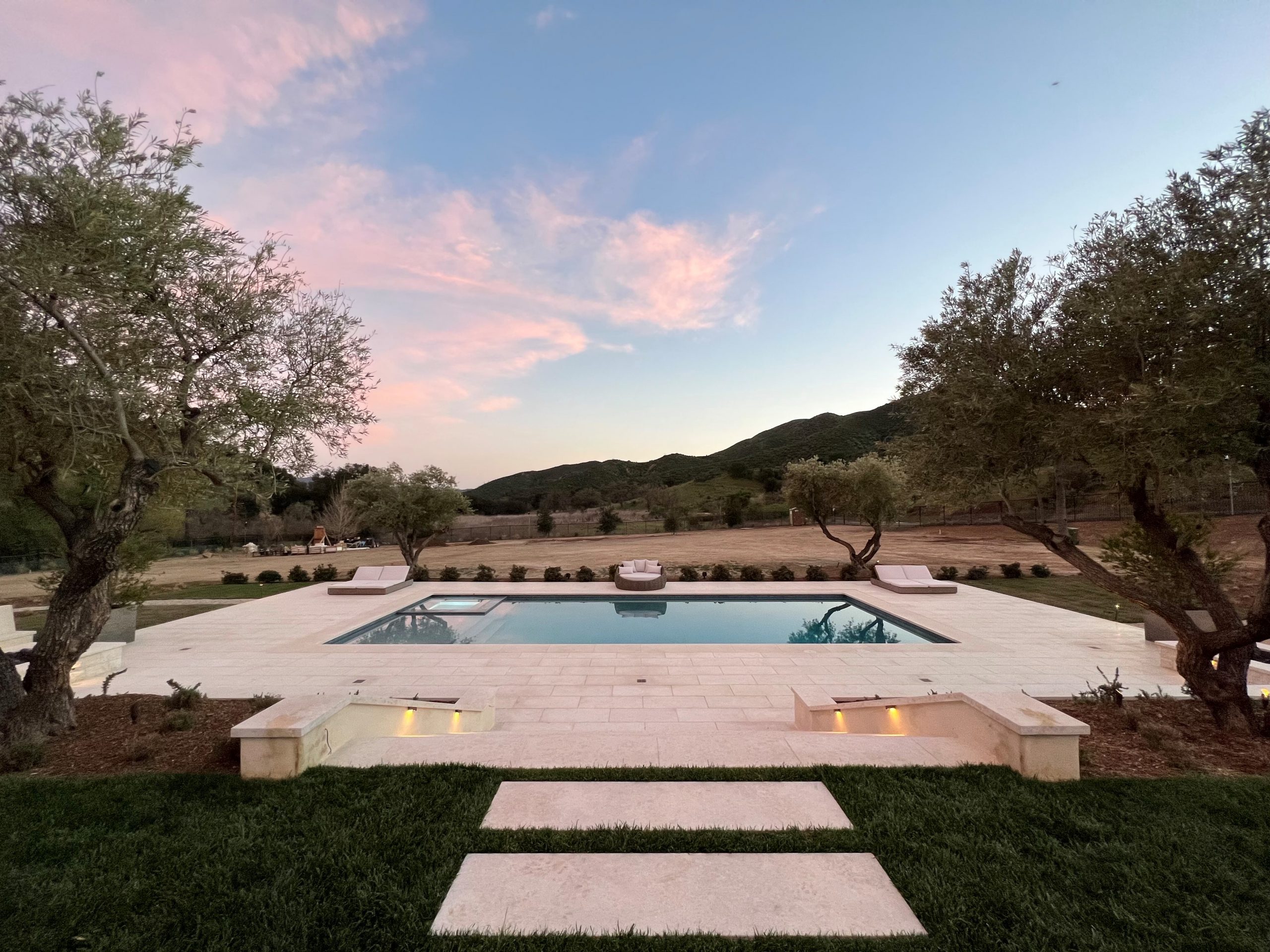 Limestone Pool Area Stone West, Ventura Stone West®