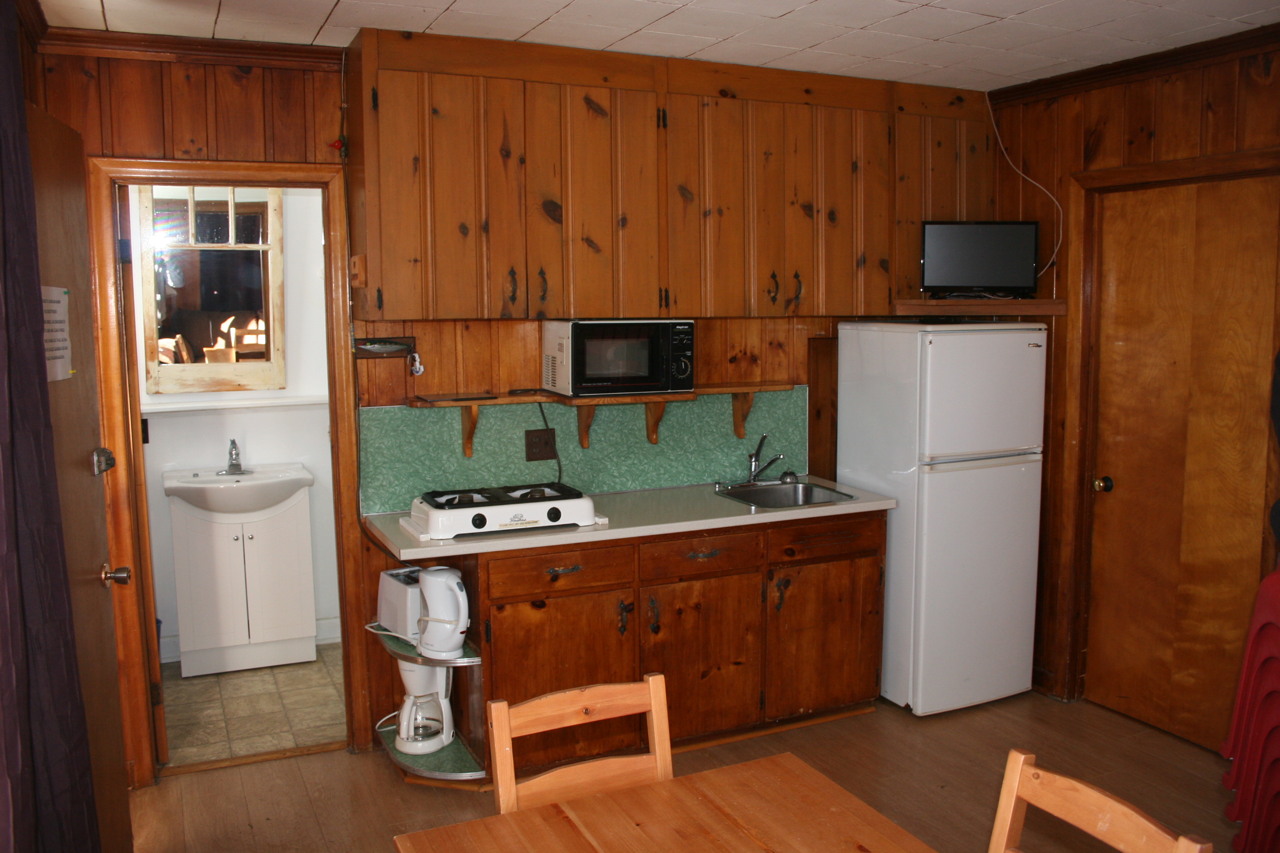 Spring Cottage Experience Stonyhurst Motel Inn in Bobcaygeon, Ontario