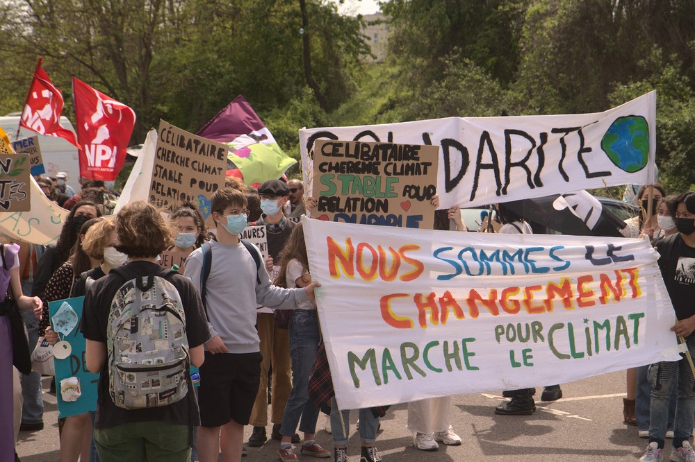 En protestation contre la loi Climat et Résilience Stop
