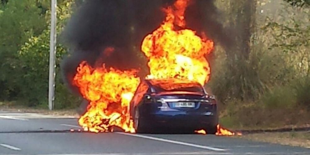 Tesla Terror Lithium Battery ‘Bombs’ Exploding In Toxic Fireballs That