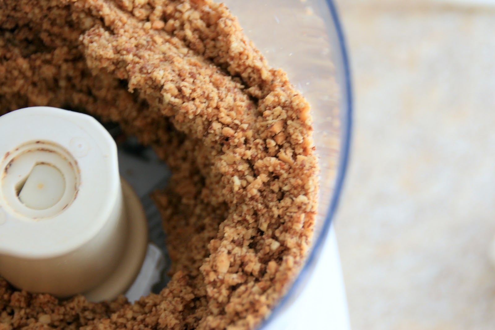 How To Crush Almonds Without A Food Processor Storables