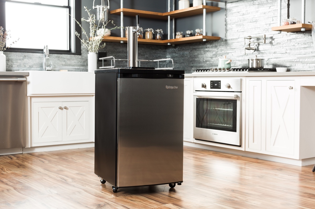 How To Tap A Keg In An Edgestar Kegerator Storables