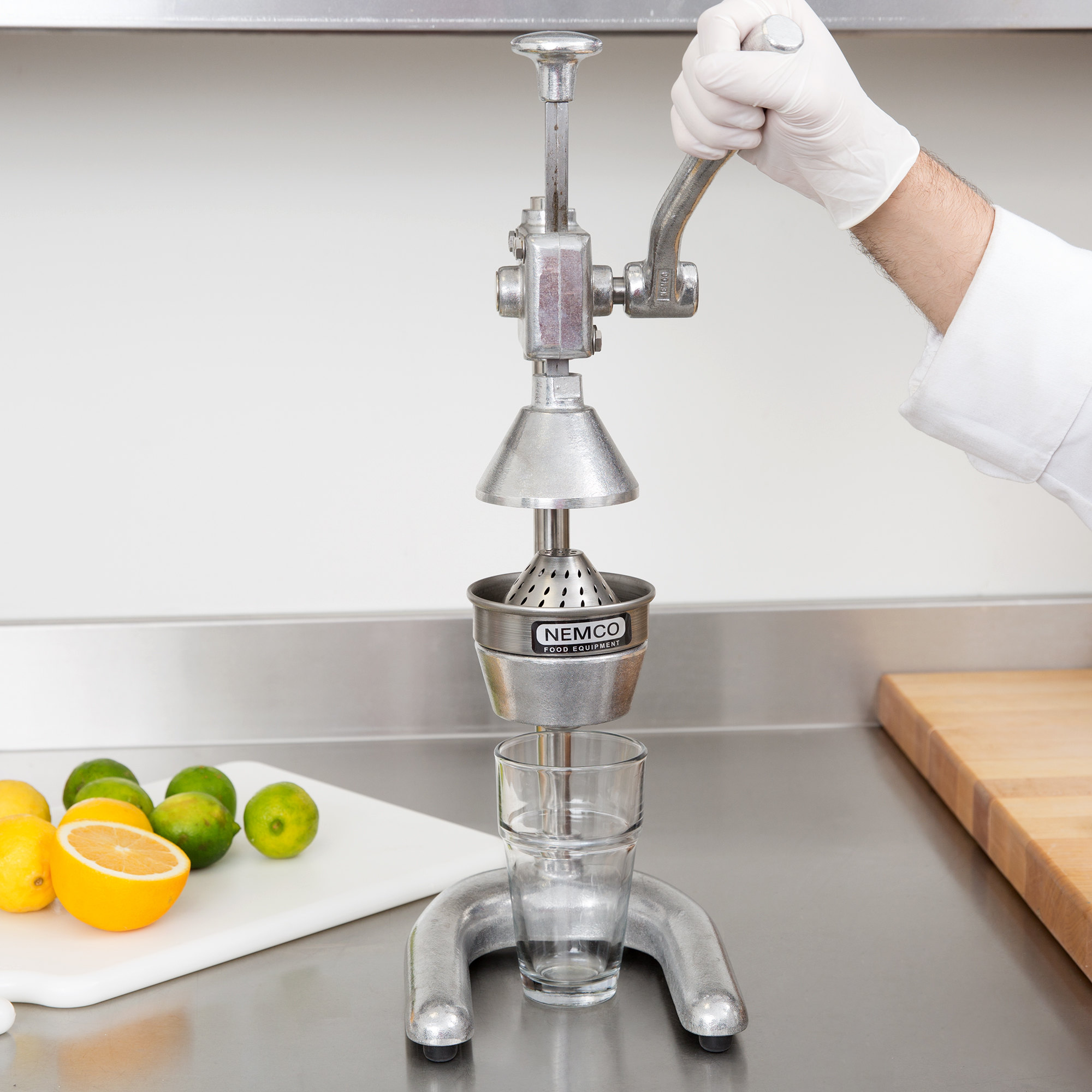 How To Use A Manual Juicer Storables
