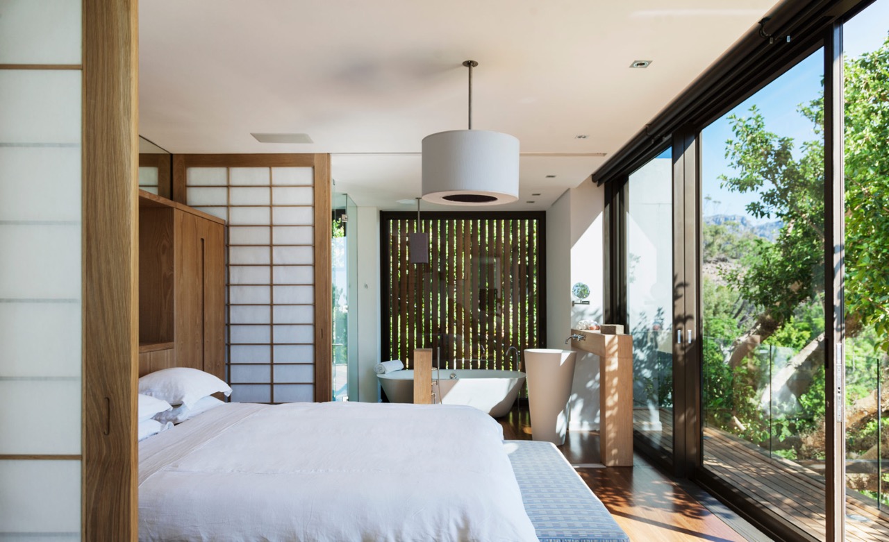 What Does En Suite Mean? Storables