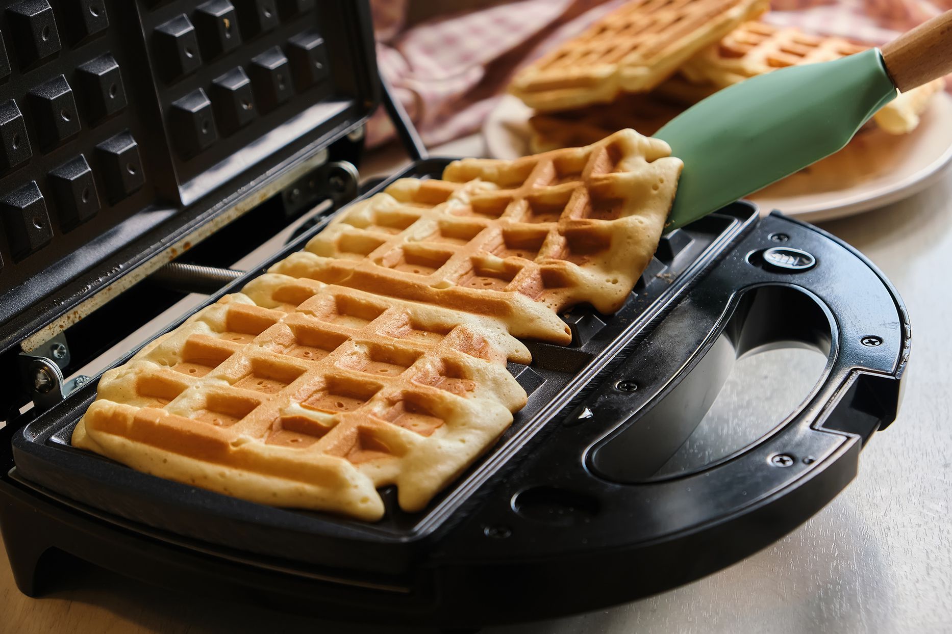 What Is The Best Setting To Use For A Waffle Iron Storables