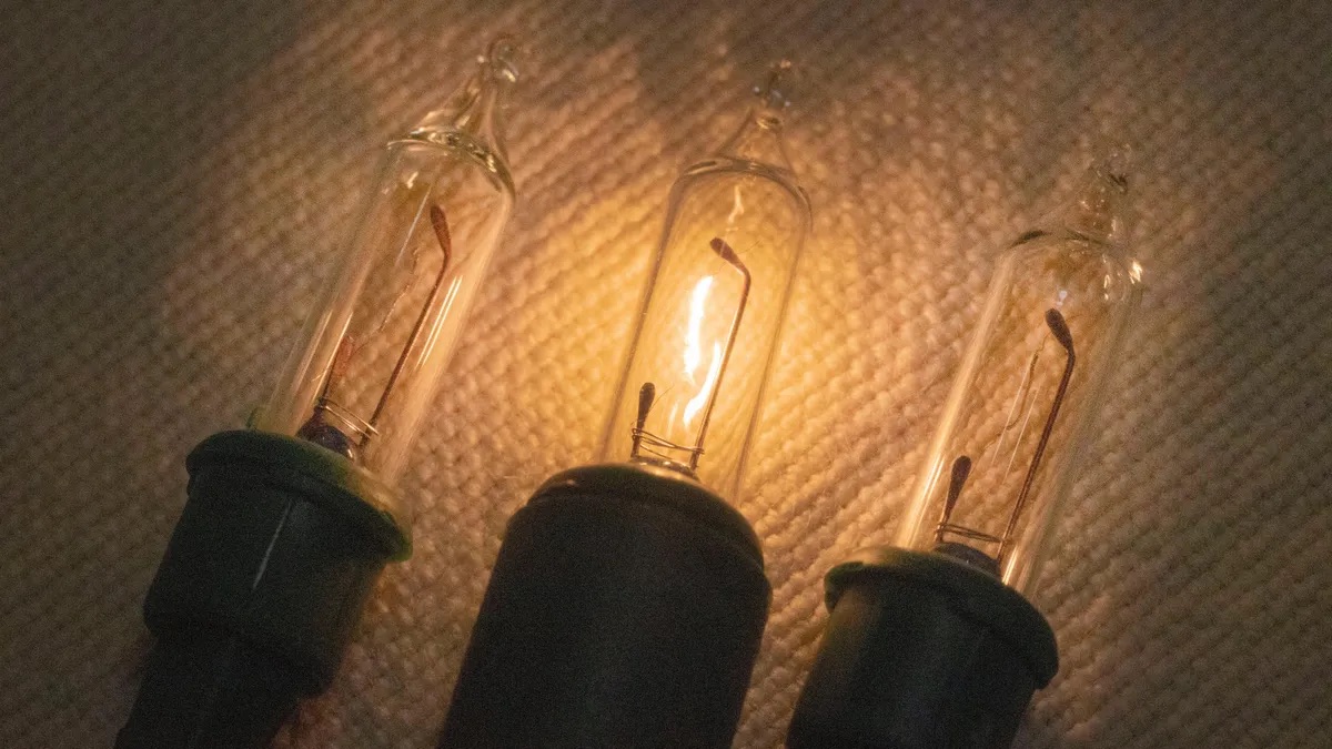 How To Change A Christmas Light Bulb Storables