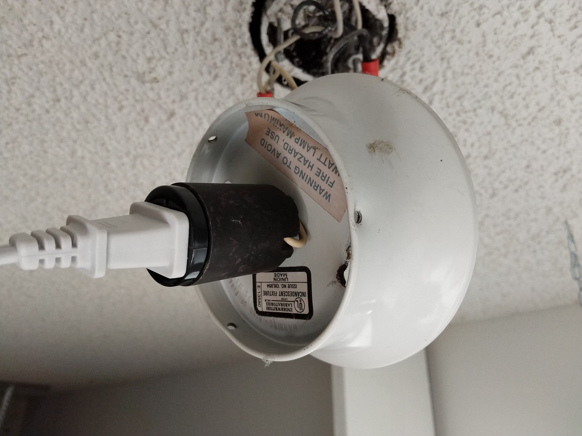 How To Convert A Light Socket Into An Outlet Storables