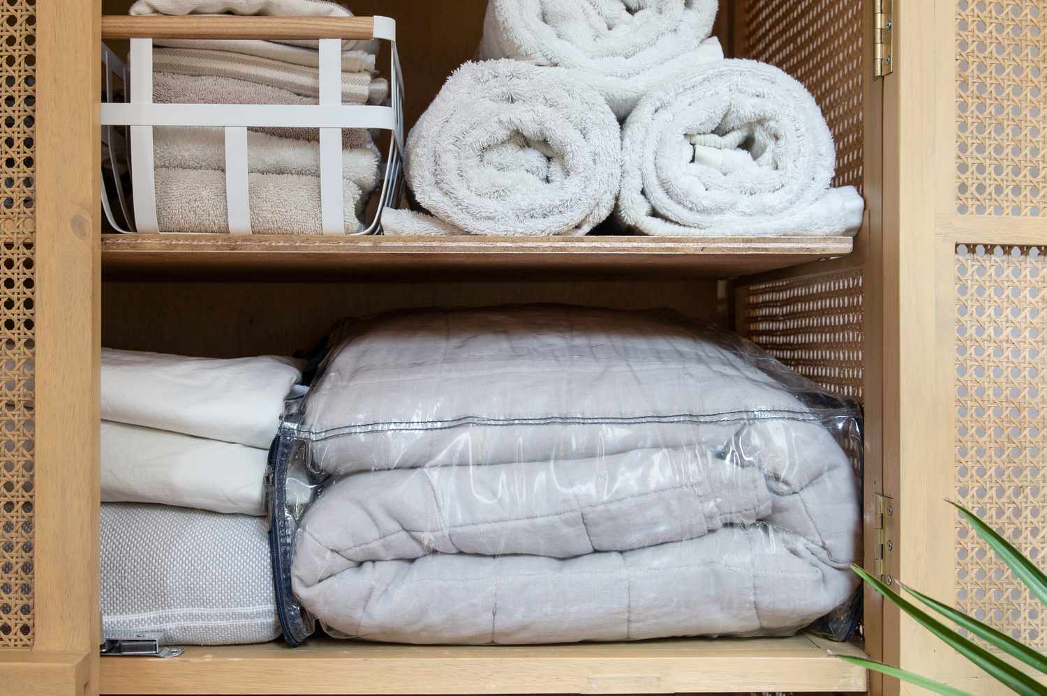 How To Store Comforters When Not In Use Storables