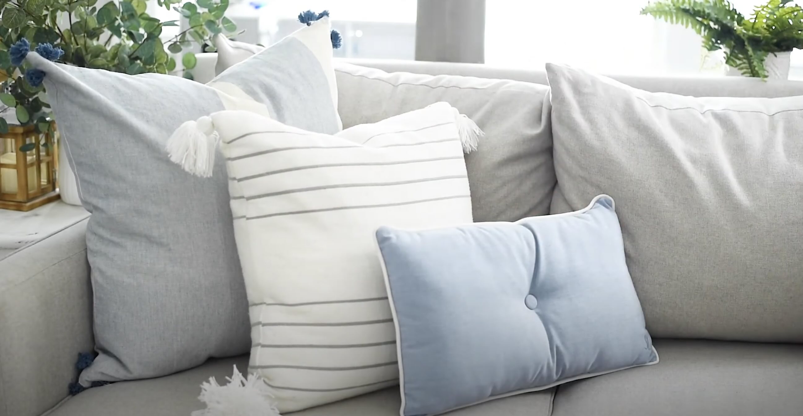 How To Choose Pillows For Sofa Storables