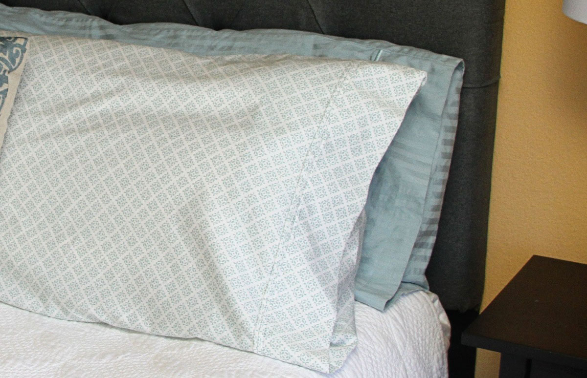 How To Fold The End Of A Pillowcase Storables