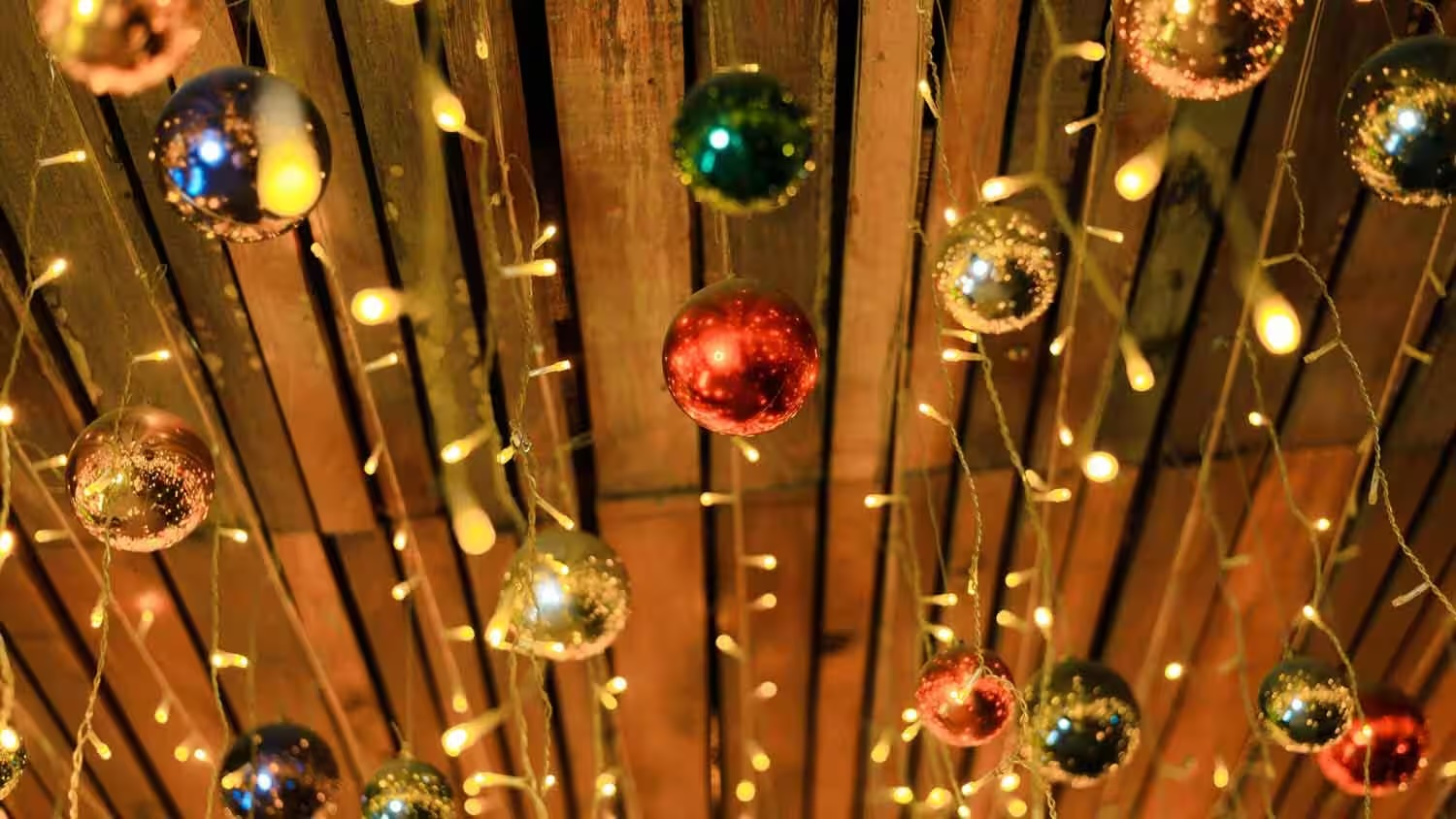 How To Hang Christmas Lights From The Ceiling Storables