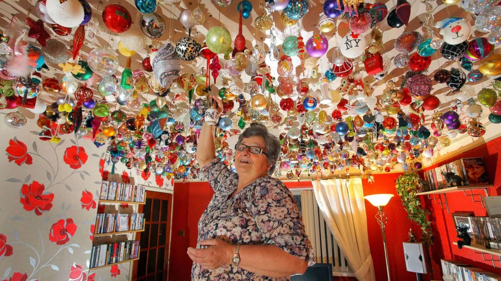 How To Hang Ornaments From The Ceiling Storables