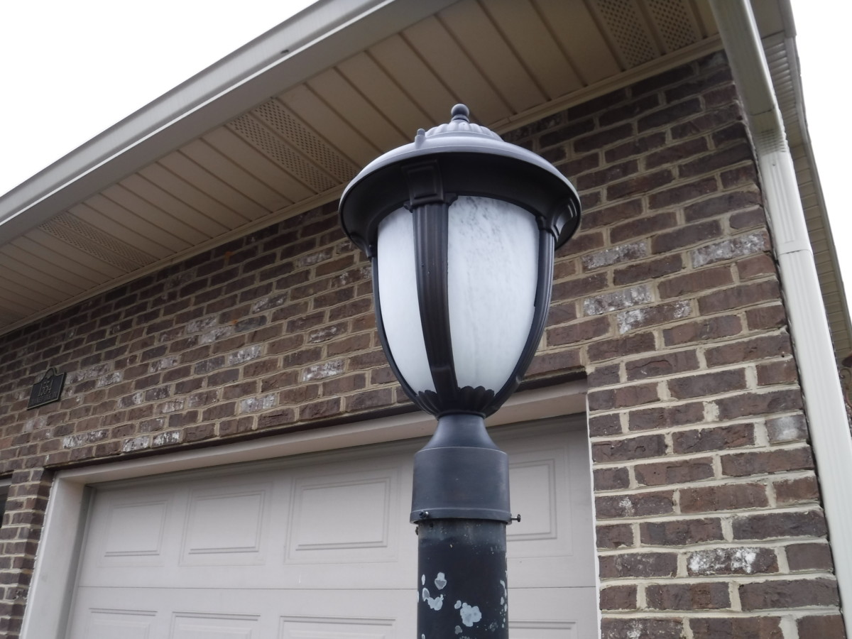 How To Change A Light Bulb In A Lamp Post Storables