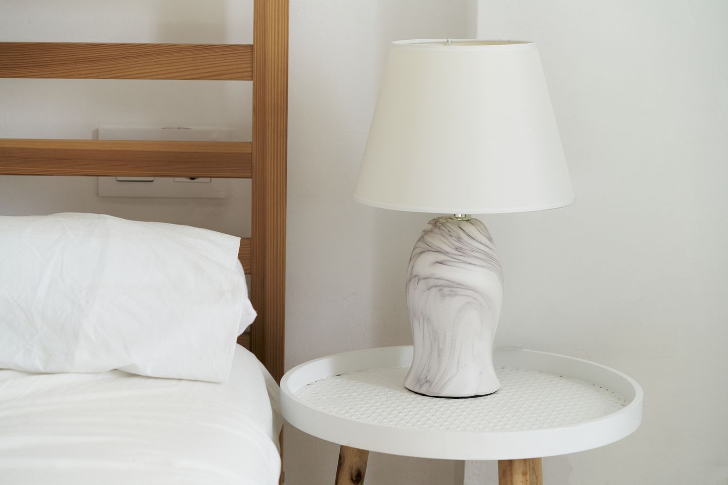 How To Replace A Lamp Shade Storables