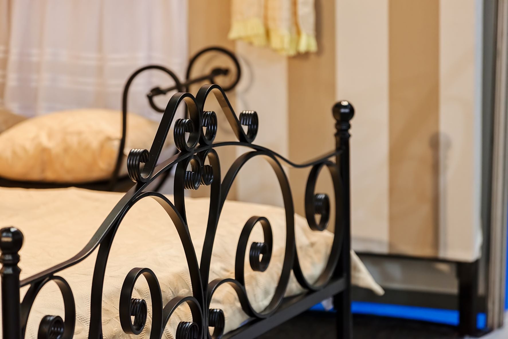 How To Stop My Metal Bed Frame From Squeaking Storables