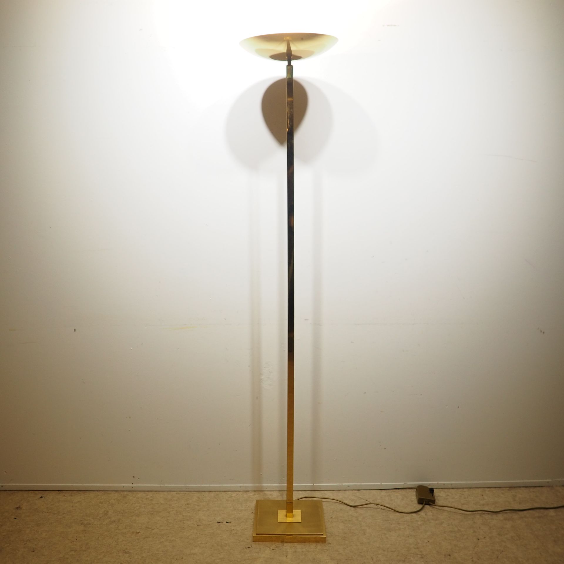 What Is The Mass Of A Floor Lamp? Storables