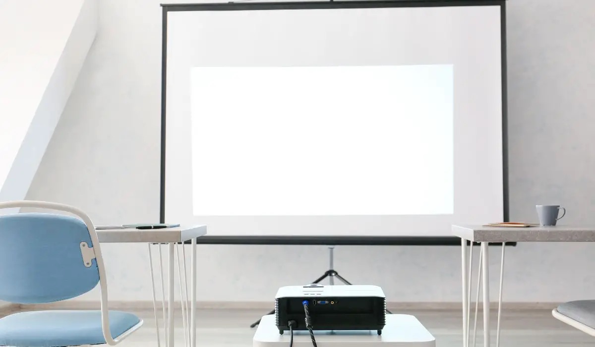 How Do I Adjust Projector To Fit Screen? Storables