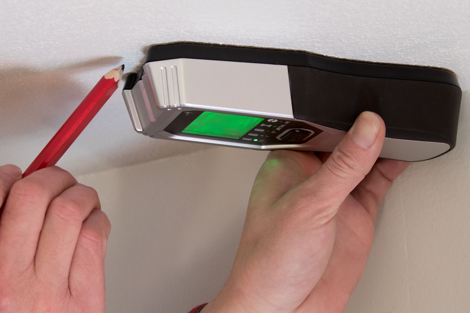 How To Find Stud In Ceiling Without Stud Finder | Storables