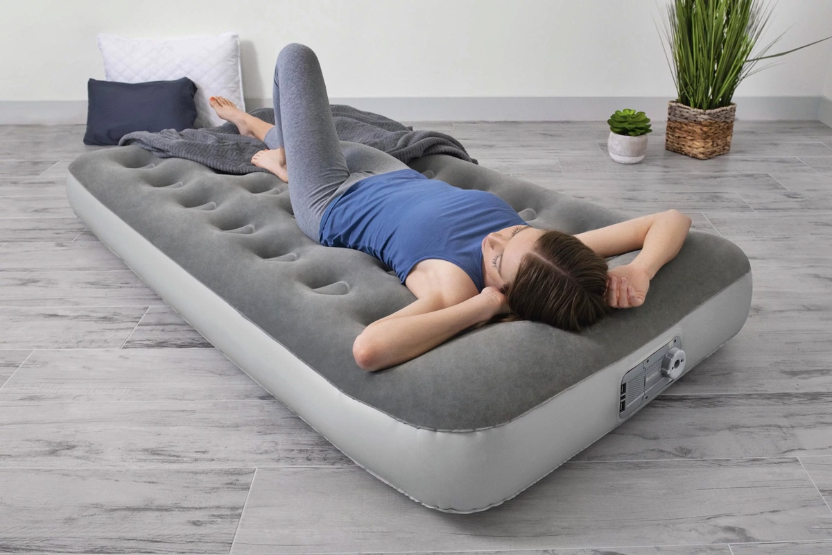 How To Inflate An Intex Air Mattress With Built-In Pump | Storables