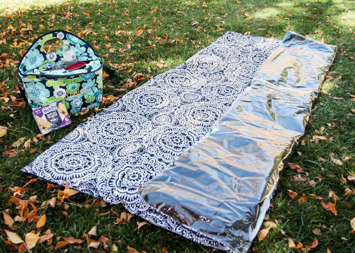 How To Fold A Picnic Blanket Storables