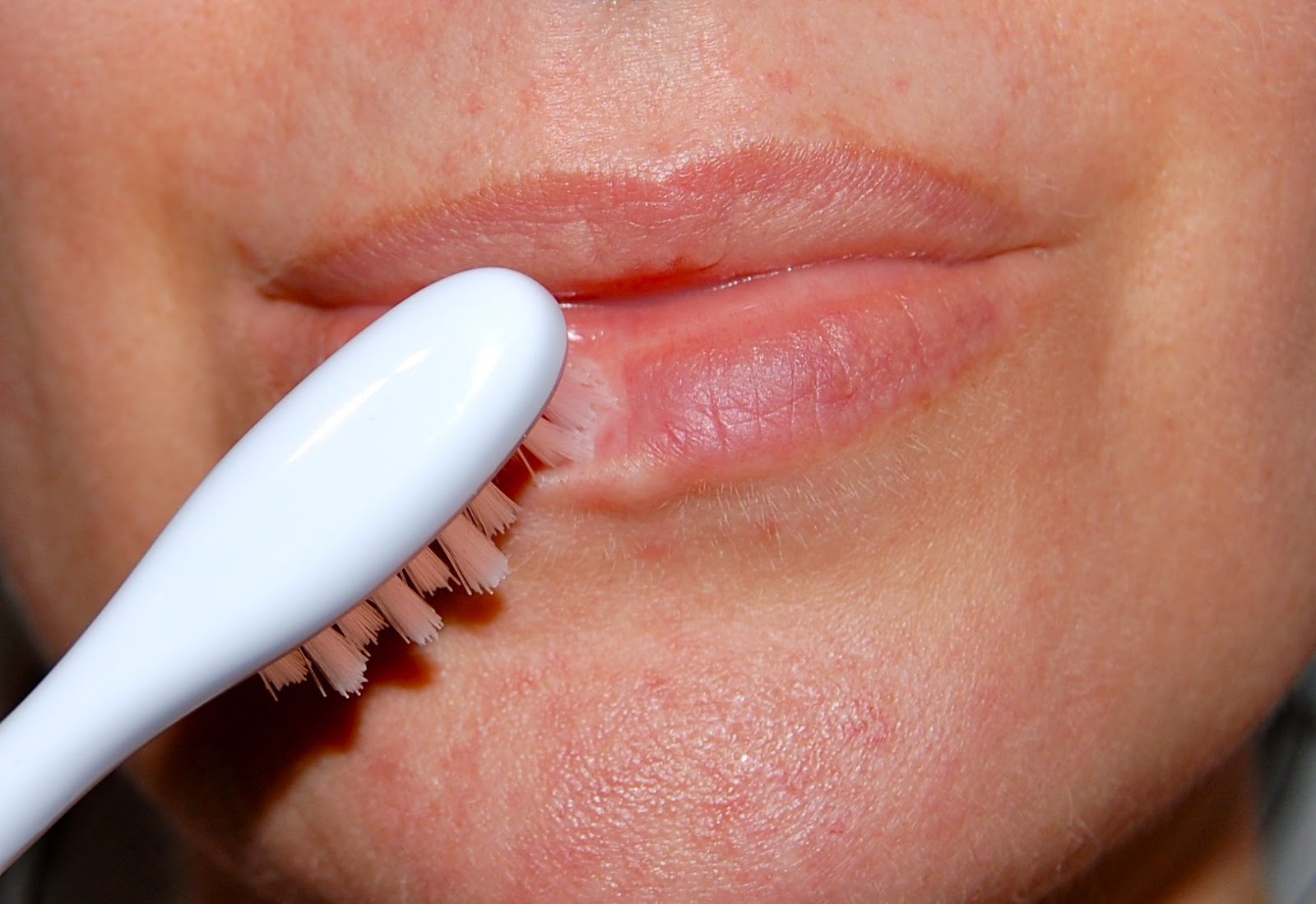 How To Exfoliate Your Lips With A Toothbrush Storables