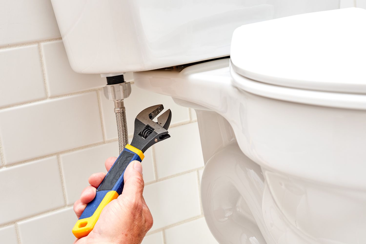 How To Fix A Leaking Toilet Bowl Storables